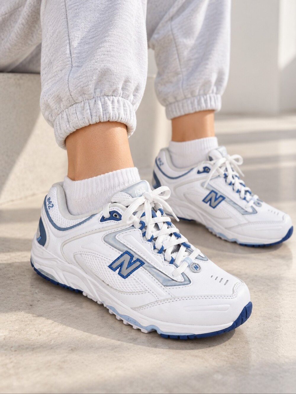 New Balance 842 WW842WG Women’s Size 7 2E Wide White Blue Walking Shoes NWOT